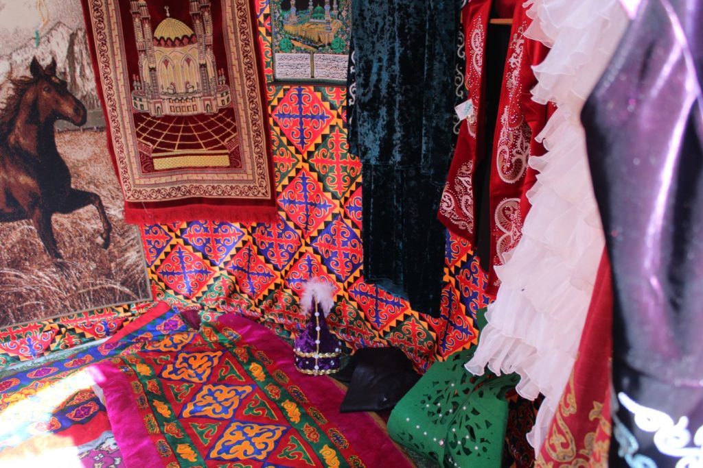 В дружбе, в мире проживать