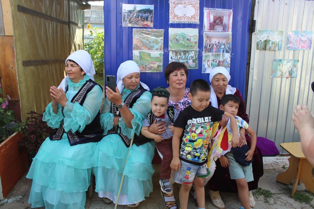 В дружбе, в мире проживать