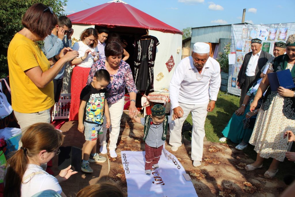 В дружбе, в мире проживать