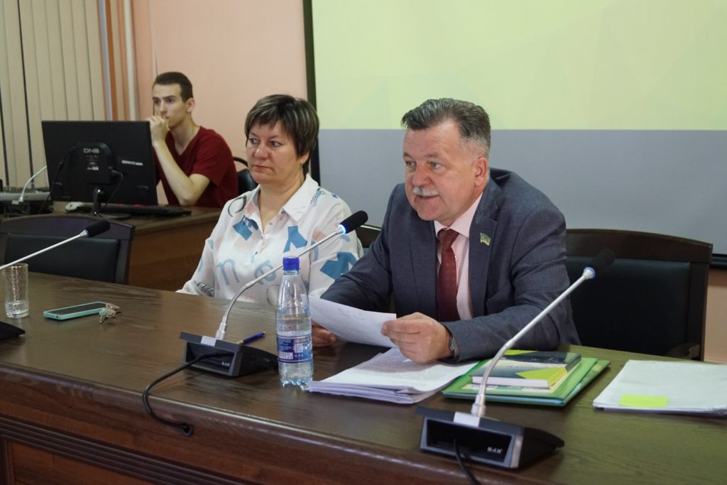 Актуальные и своевременные вопросы октябрьского заседания районного Собрания депутато